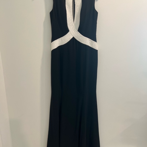 Full length gown, black, white accents - Picture 6 of 9